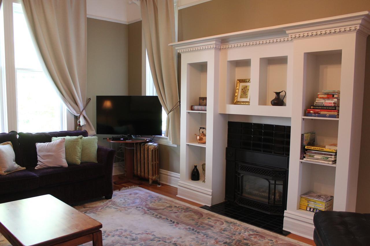 Robert Porter House 4*
