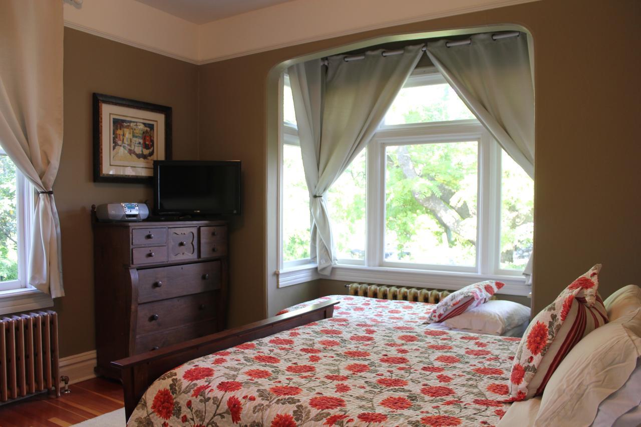 Robert Porter House 4*